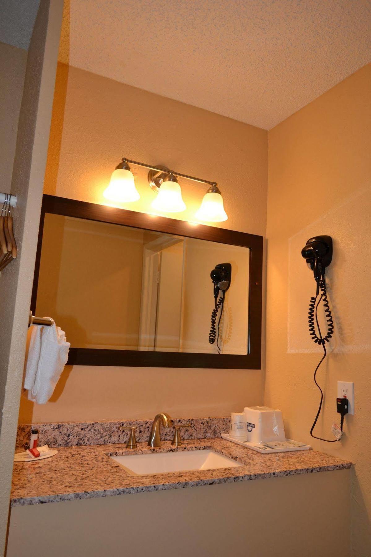 Days Inn Spokane Kültér fotó