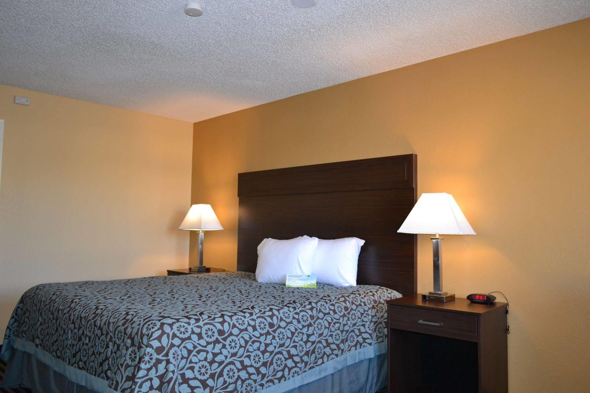 Days Inn Spokane Kültér fotó